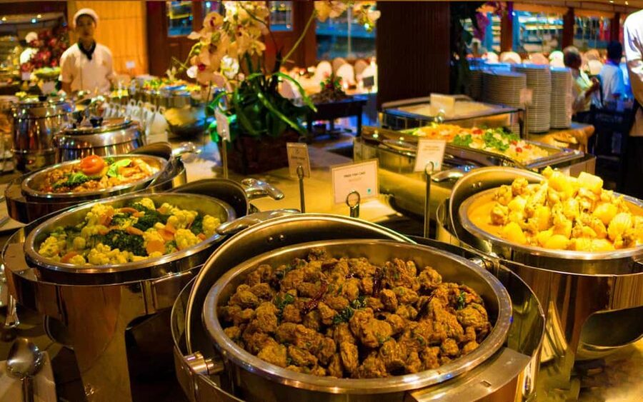 Bangkok: Luxury White Sunset or Dinner Cruise with Beer - Open-air views versus assigned seating