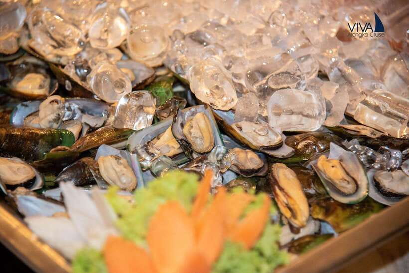 Bangkok: Noah 6 Stars Luxury Chaophraya River Dinner Cruise - What $35 buys you on the river