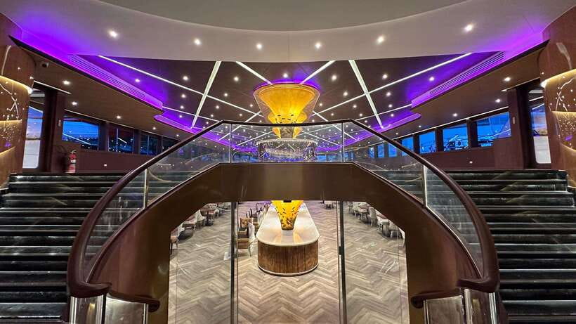 Bangkok: Opulence Luxury Dinner Cruise with Hotel Transfer - Live music and the evening mood