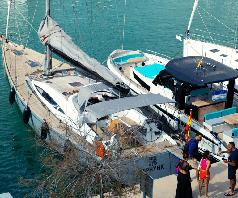 Barcelona: Luxury Yacht Private Sailing Tour - Boarding at slip 80