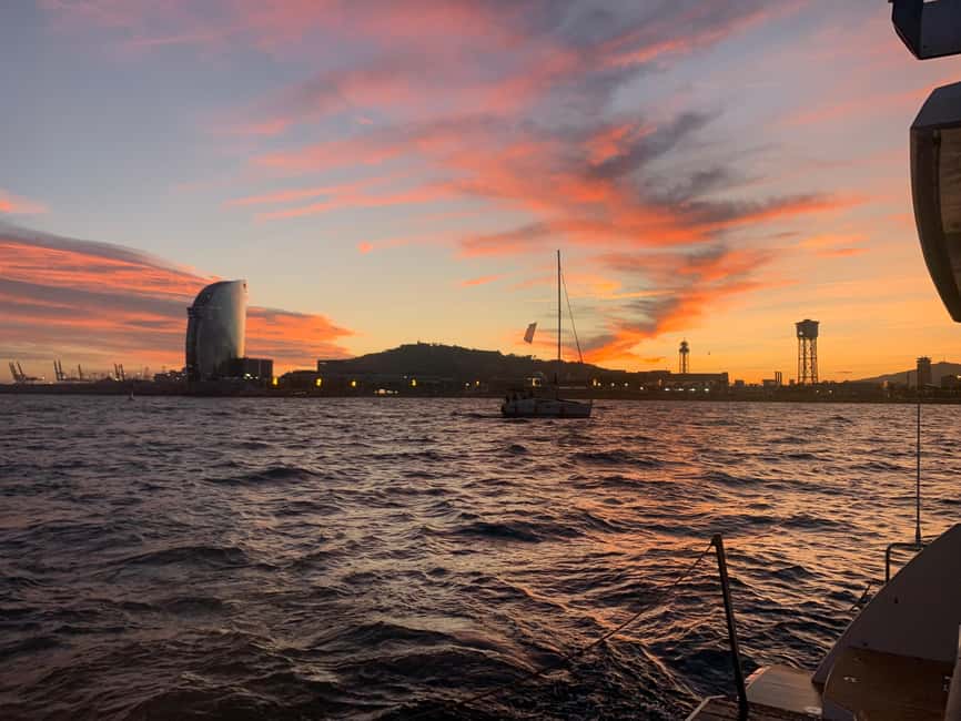 Barcelona: Shared cruise on luxury catamaran Drinks + Snacks - Hotel W, Montjuic, and the western view