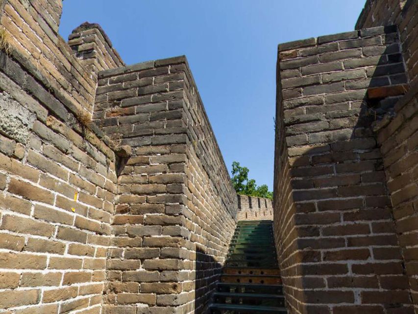 Beijing:Mutianyu/Badaling Great Wall Tour with VIP Fast Pass - The guide makes the private format work
