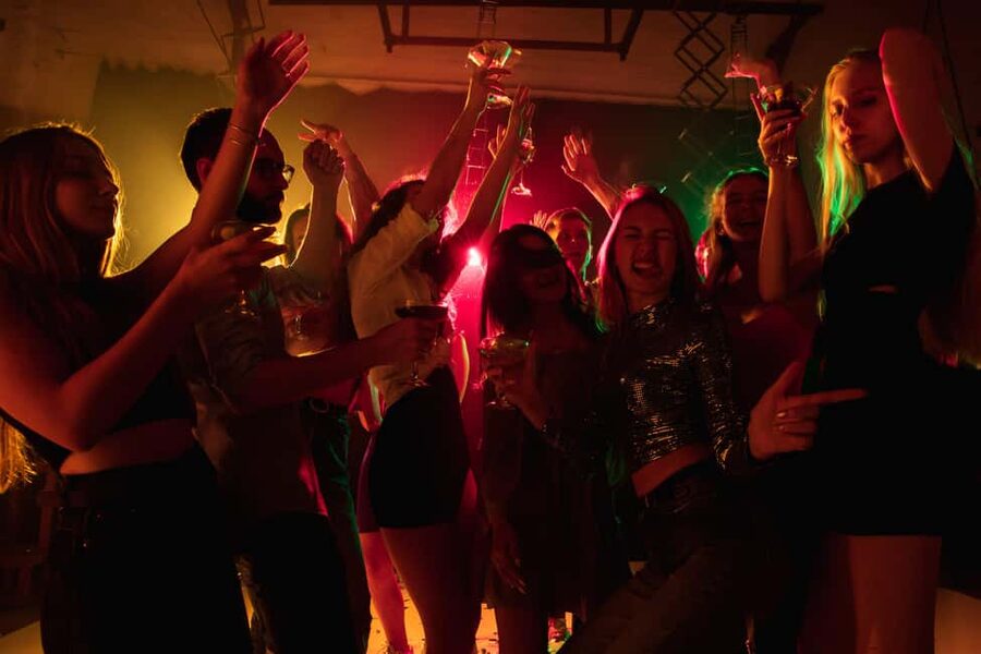 Berlin: Pub Crawl & Party with Free Shots & VIP Club Access - Who gets the best value from the $11 price?