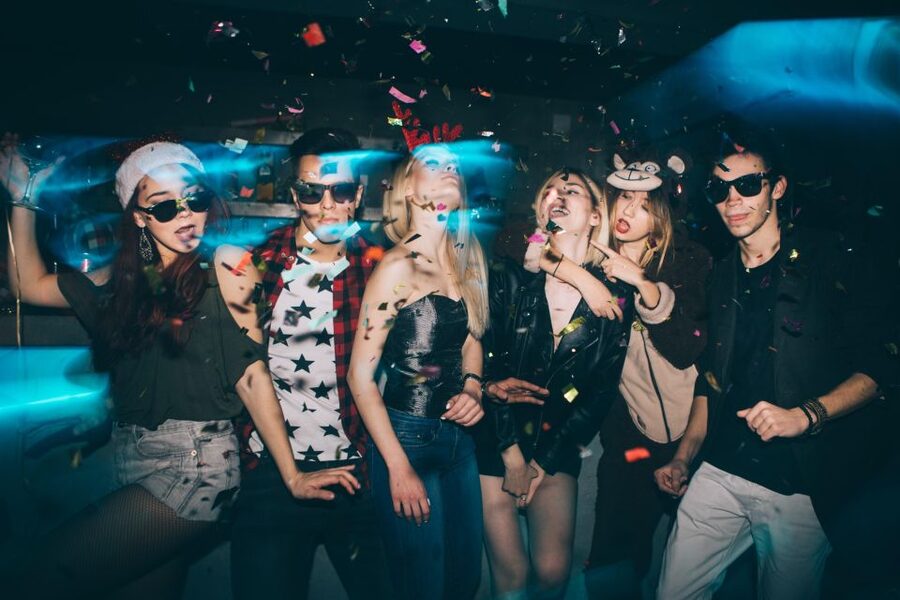 Berlin: Pub Crawl & Party with Free Shots & VIP Club Access - Starting in Mitte and Friedrichshain