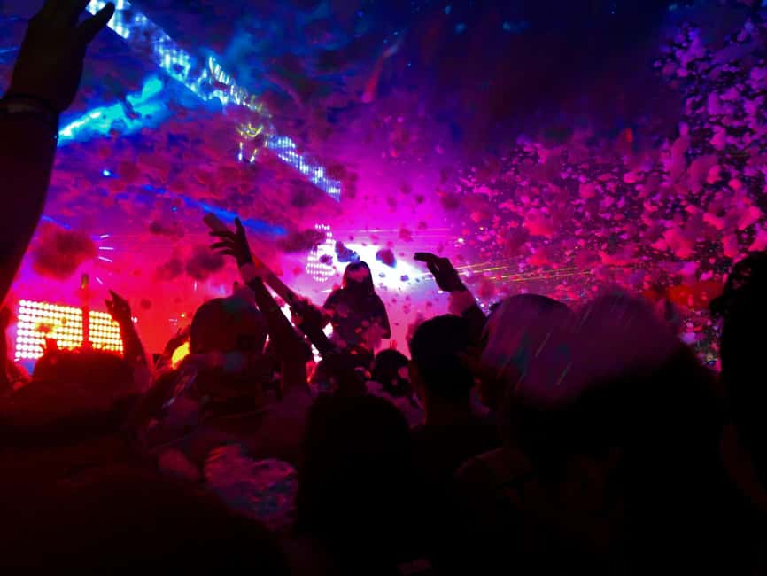 Berlin Pubcrawl: Shots, Party Games, Prices & VIP Club Entry - Key points at a glance