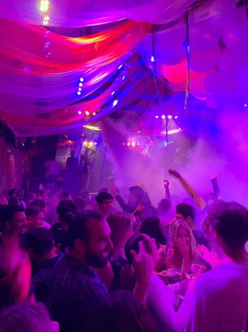 Berlin Pubcrawl: Shots, Party Games, Prices & VIP Club Entry - Who should book this night?