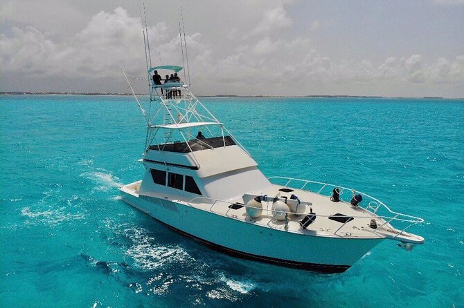 Biggest Luxury Yacht Boat Best in Cancun up to 28 pax - A private yacht day from Punta Sam