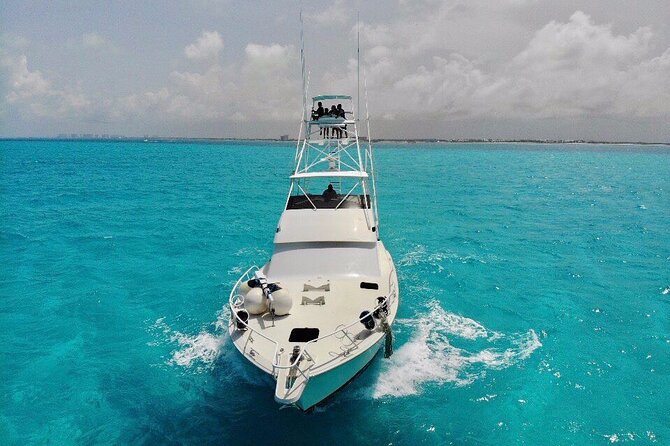 Biggest Luxury Yacht Boat Best in Cancun up to 28 pax - Who will get the most from this yacht charter