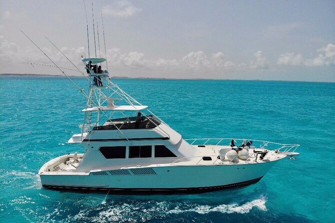 Biggest Luxury Yacht Boat Best in Cancun up to 28 pax - Cruising over Cancún’s turquoise water