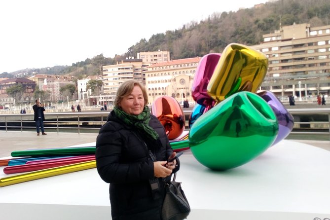 Bilbao: Guggenheim Like Never Before: VIP Access. Small Group.Top - What the Best Guides Add