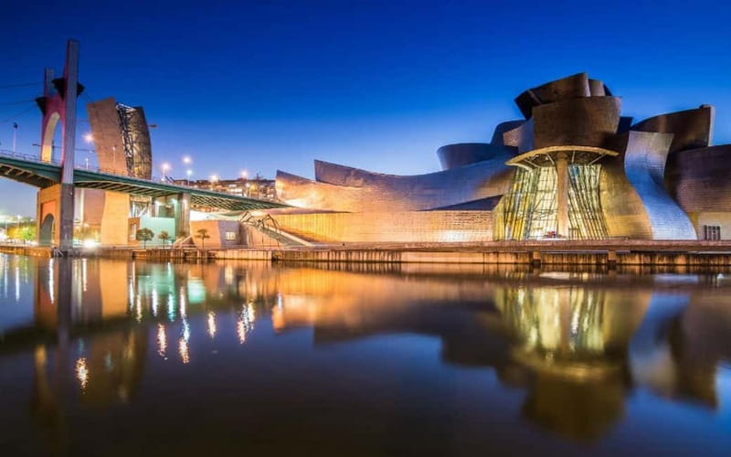 Bilbao: Guggenheim VIP Experience. Small Group. Expert Guide - Key points at a glance