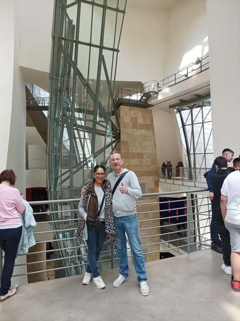 Bilbao: Guggenheim VIP Experience. Small Group. Expert Guide - Guides who make the visit personal