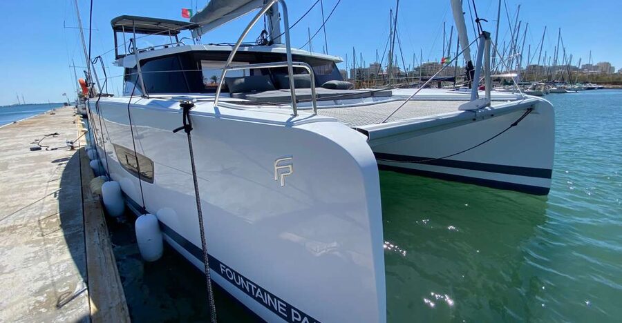 Boat in Algarve - Luxury Catamaran - Portimão - Swimming, paddleboarding, and time on deck