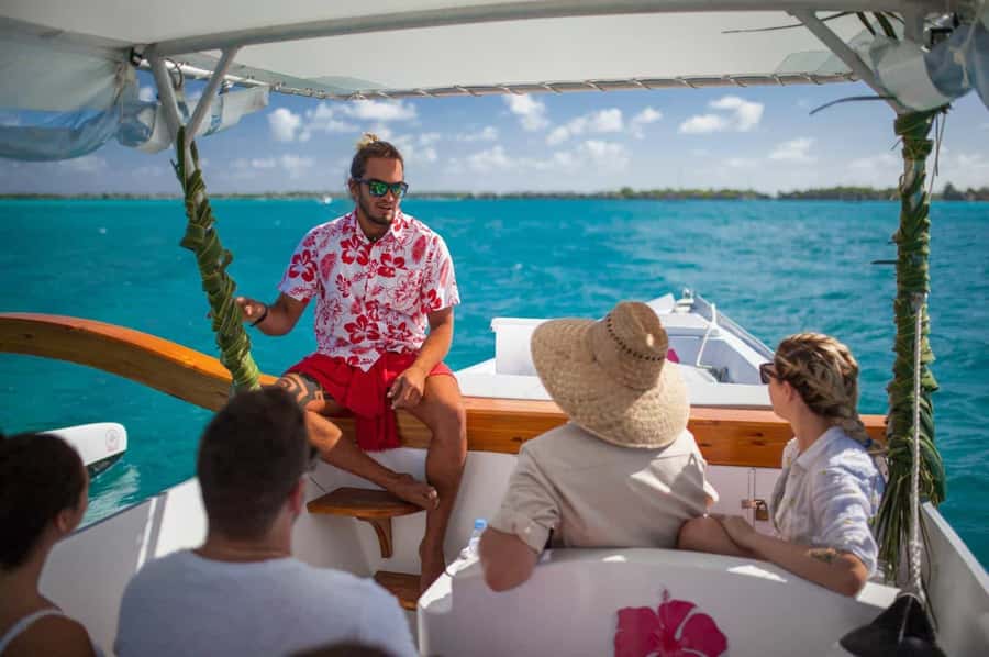 Bora Bora Luxury Tour and Beach Picnic - Meeting Sharks and Rays in Shallow Water