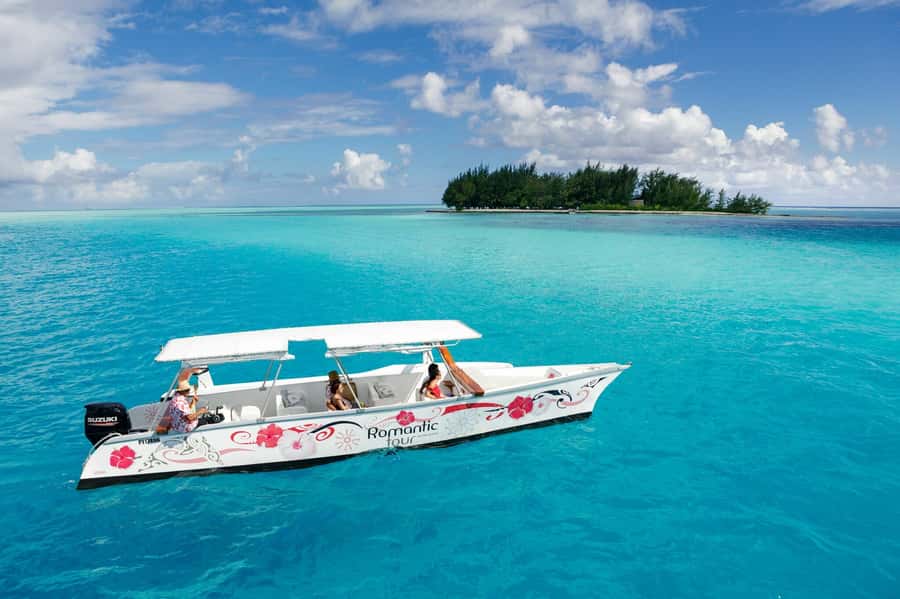 Bora Bora Luxury Tour and Beach Picnic - A Small Boat Makes a Big Difference