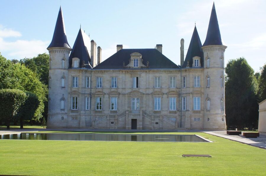 Bordeaux: Medoc tour in a small group (Luxury Mercedes EQV) - Saint-Estèphe and the final tasting