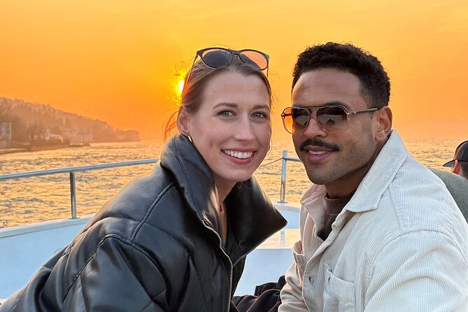 Bosphorus Sunset Cruise on Luxury Yacht with Transfers - Anadolu Hisarı, Küçüksu, and Beylerbeyi
