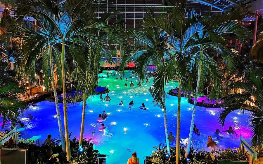 Bucharest: Therme Bucharest Spa Day with Luxury Transfer - What three and a half hours at Therme feels like