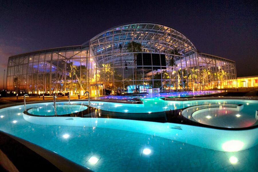 Bucharest: Therme Bucharest Spa Day with Luxury Transfer - Themed saunas and a slower kind of sightseeing