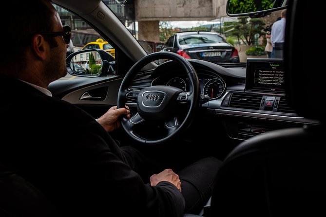 Budapest Private Airport Transfer in a Luxury Car - Mercedes, Audi, or minibus: choosing the right fit