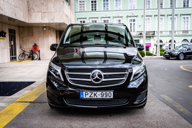 Budapest Private Airport Transfer in a Luxury Minivan - A calm first half hour in Budapest