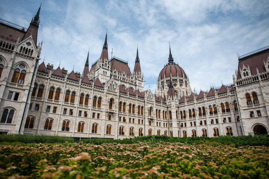 Budapest: Private Luxury Sightseeing Tour - Key points to know before booking