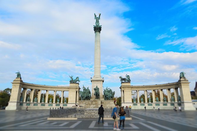 Budapest Private Luxury Sightseeing Tour with Guide and Transport - Parliament and the grand Pest-side introduction