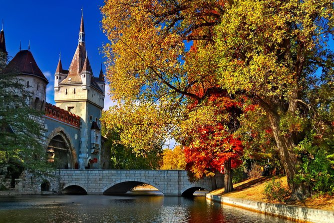 Budapest Private Luxury Sightseeing Tour with Guide and Transport - Crossing the Chain Bridge into Buda