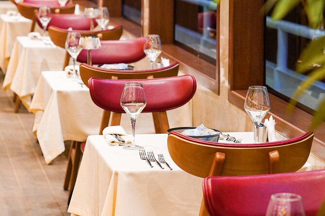 Butalux - Bosphorus Luxury Dinner Cruise - Dinner with a large-group setup