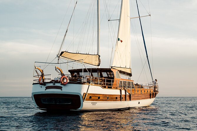 Cabo San Lucas Luxury Sailing Yacht and Dinner with a Chef - Dinner begins with drinks and shared appetizers