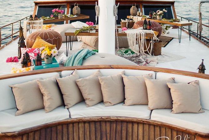 Cabo San Lucas Luxury Sailing Yacht and Dinner with a Chef - The main course is the experience’s weak spot