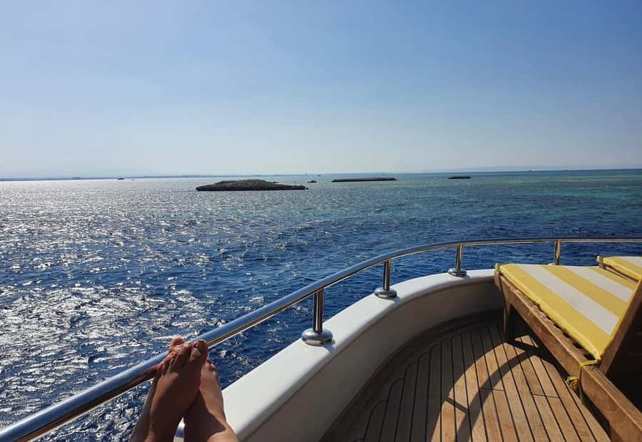 Cairo: Luxury Snorkeling Cruise & lunch with optional pickup - Lunch on the yacht