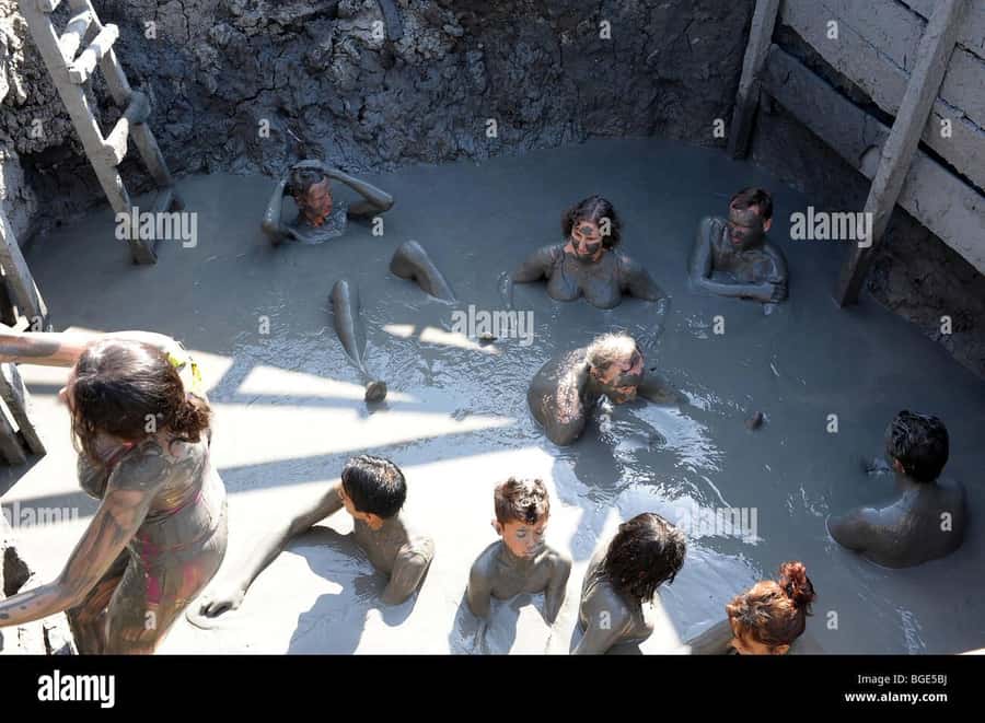 Cartatgena: Volcan Del Totumo + Almuerzo En Hotel VIP - The mud bath: strange, social, and surprisingly relaxing
