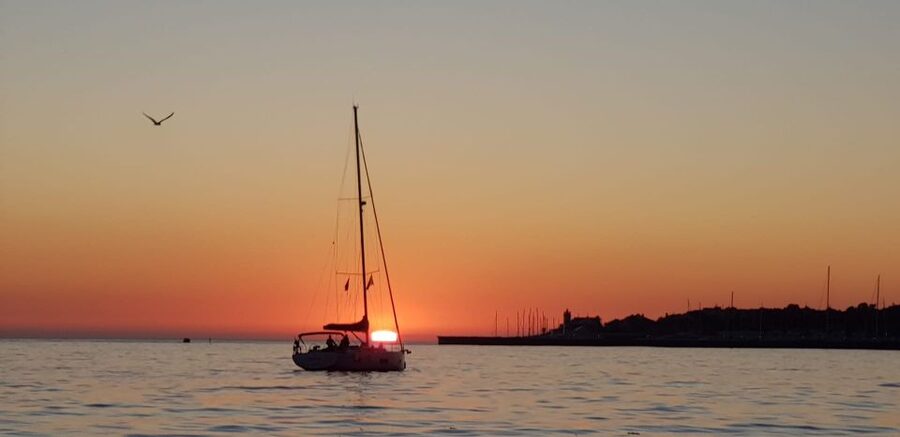 Cascais: 2-Hour Private Luxury Sunset Cruise with a Drink - Should You Book the Cascais Sunset Cruise?
