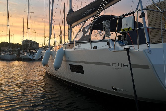 Cascais Private Luxury Sunset 2h Cruise with a drink - Meeting the boat at Cascais marina
