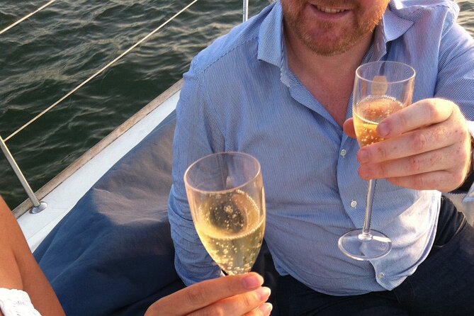 Cascais Romantic Luxury Private 2h Cruise with sparkling wine - Beaches, Palaces, and the Changing Shoreline