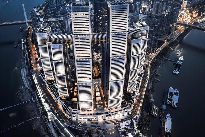 Chongqing private luxury city tour: Must-sees All in One - Tongyuan Gate and Shancheng Lane on foot