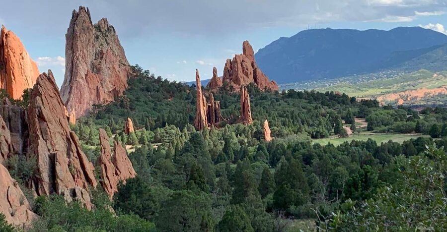 Colorado Springs: Garden of the Gods Luxury Jeep Tour - Meeting your guide in Manitou Springs
