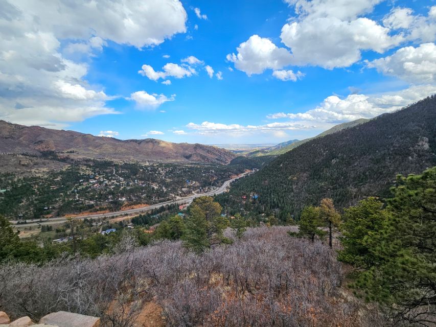 Colorado Springs: Pikes Peak Luxury Jeep Tour - The 19-mile climb from Manitou Springs