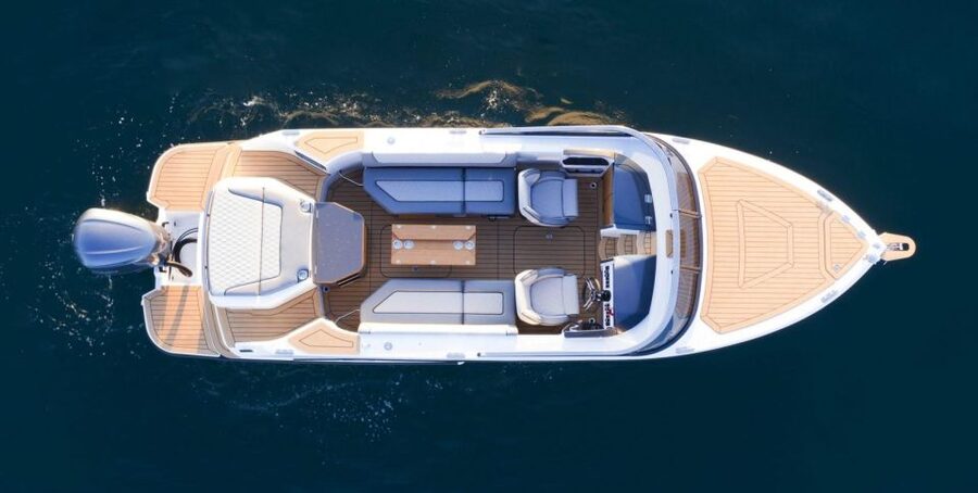 Como: Luxury Boat Tour on Lake Como - Como and Cernobbio: the first views