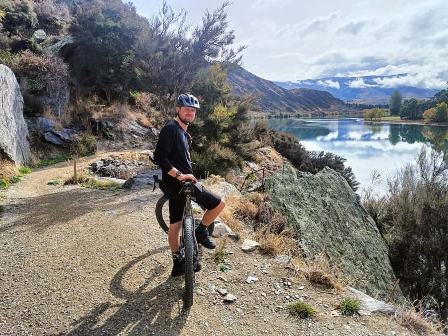 Cromwell: Lake Dunstan Trail Bike Rental and Luxury Shuttle - What the NZ$107 price really covers