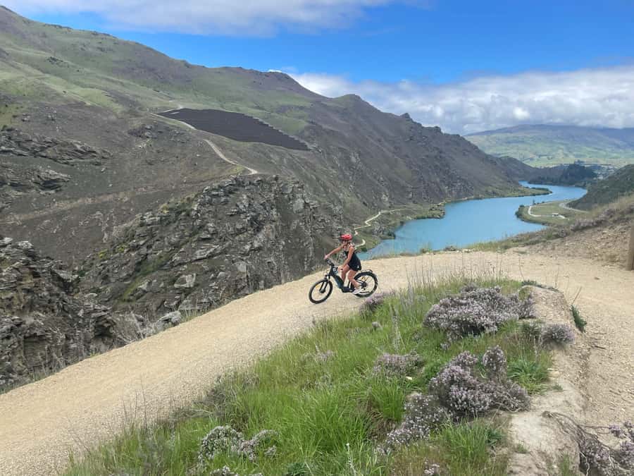 Cromwell: Lake Dunstan Trail Bike Rental and Luxury Shuttle - Why the Lake Dunstan Trail makes a fine day out