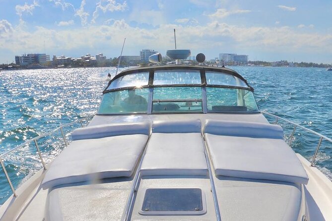 Cruise in Elegance: Luxury Yacht Rental in Cancun - Price, group size, and the real cost
