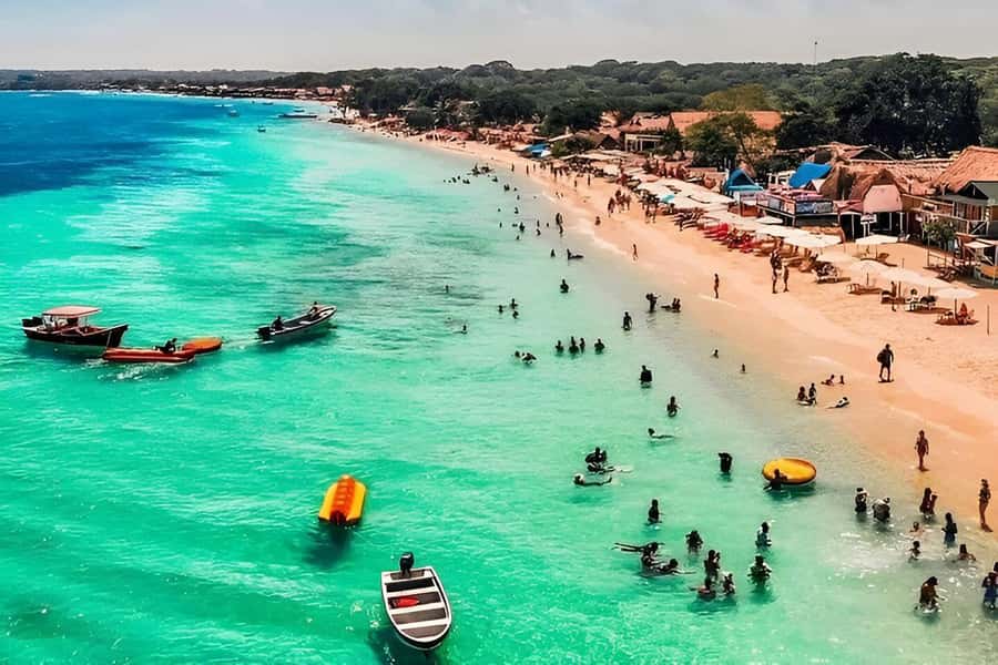 Daytour to Playa Tranquila VIP with Parasols, Lunch by bus! - Who will enjoy this Barú outing