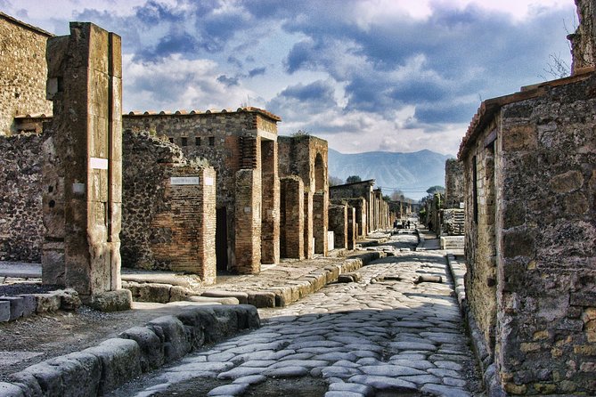 Discovering Pompeii and Herculaneum - VIP Tour with Lunch - Lunch: a useful pause, not a major culinary event