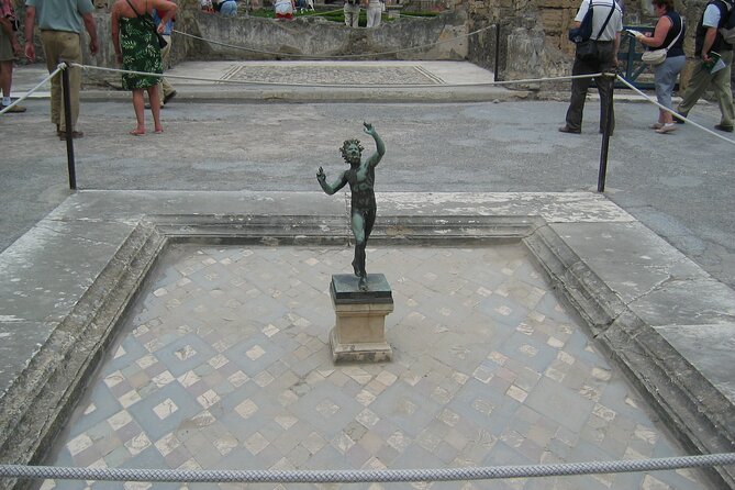 Discovering Pompeii and Herculaneum - VIP Tour with Lunch - The small-group question matters