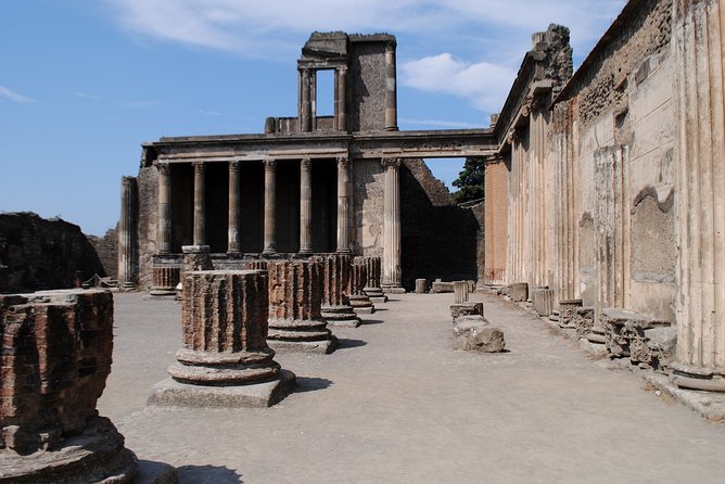 Discovering Pompeii and Herculaneum - VIP Tour with Lunch - Starting from Naples between 8:00 and 8:30