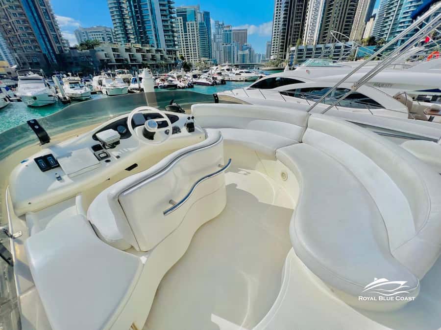 Dubai: Azimut 42 Feet Private Luxury Yacht Cruise - What the $160 yacht rental actually gives you