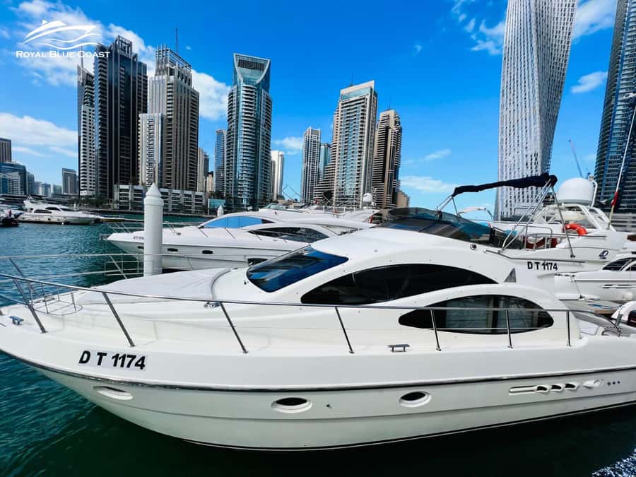 Dubai: Azimut 42 Feet Private Luxury Yacht Cruise - Dubai Marina sightseeing from the water