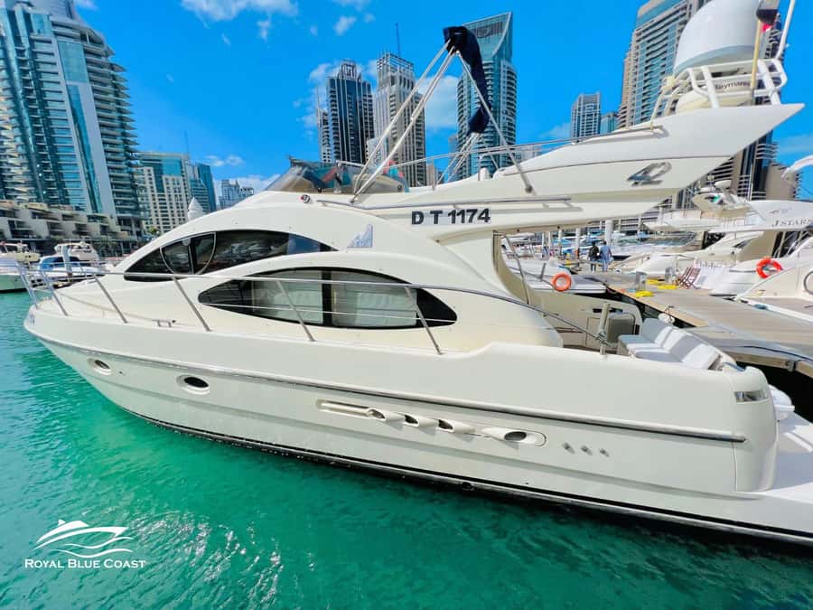 Dubai: Azimut 42 Feet Private Luxury Yacht Cruise - Boarding at Gate T and getting settled